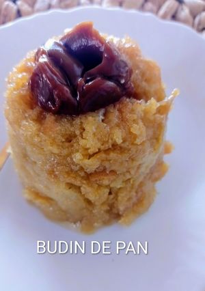 Una foto de Budín de pan en taza 😋y microondas
