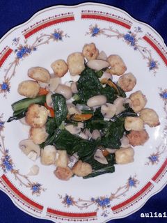 Foto resep Tumis Sawi Jamur Kancing Tahu crispy