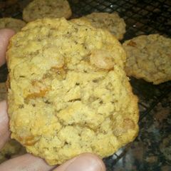 A picture of Caramel and Pecan Oatmeal Cookies.