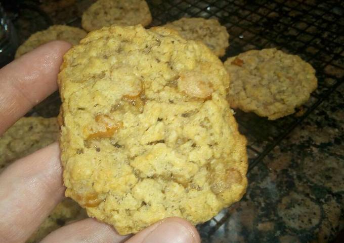 Caramel and Pecan Oatmeal Cookies