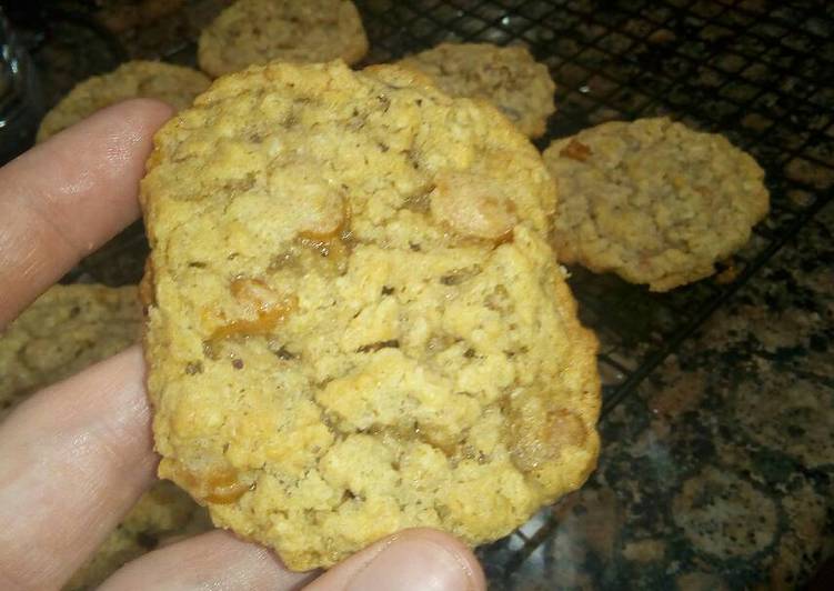 Recipe of Tasty Caramel and Pecan Oatmeal Cookies