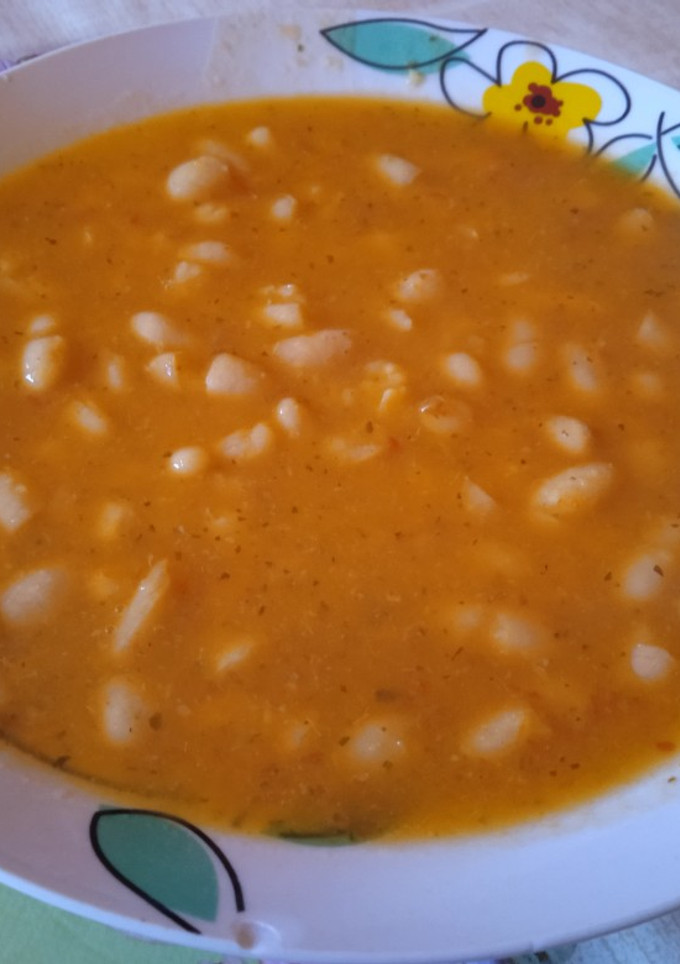 Una foto de Guiso de alubias en olla exprés
