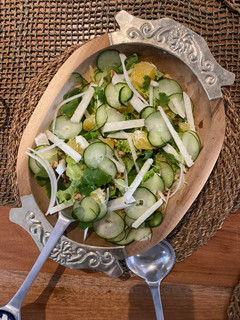 Una foto de Ensalada de jícama y lechuga