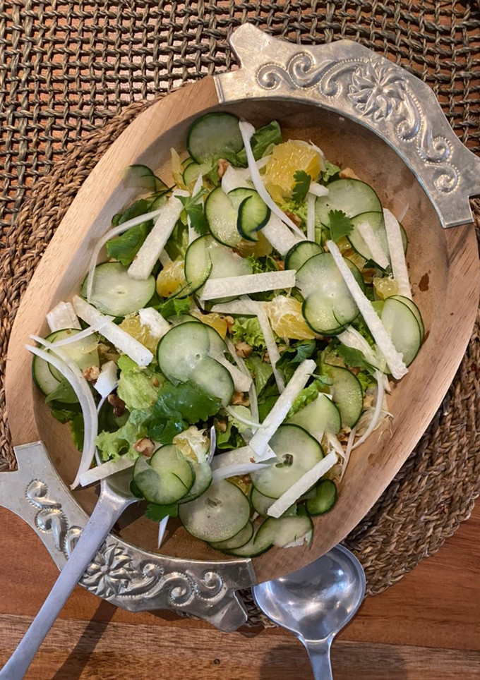 Una foto de Ensalada de jícama y lechuga