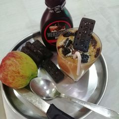 A picture of Apple milk shake with biscuit topping.