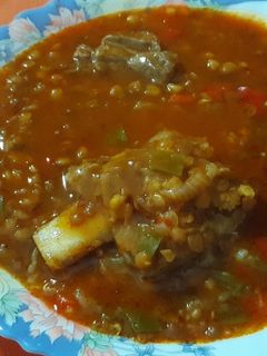 Una foto de Lentejas con costillas de vacuno