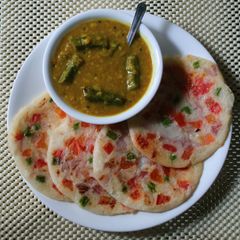 A picture of Onion Tomato Uthappam.