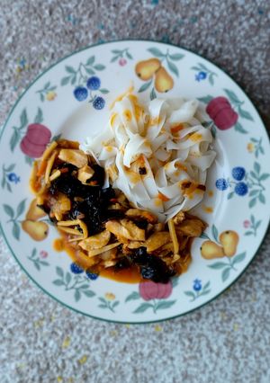 Ázsiai jellegű zöldséges, édes-csilis csirkemell recept fotója