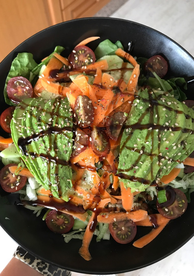 Una foto de Ensalada verde fría con lentejas