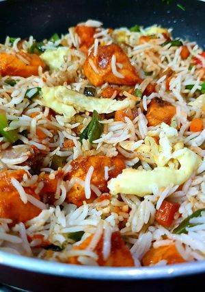 A picture of Chicken 65 Fried Rice.
