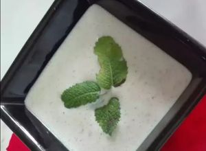 Foto principal de Ajoblanco con langostinos a la llama y cerezas