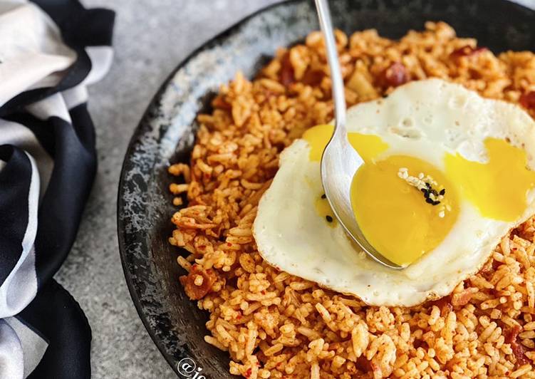 Simple Way to Prepare Super Quick Homemade Bacon Kimchi Fried Rice