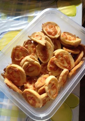 Sajtos roppanós tekercs recept fotója