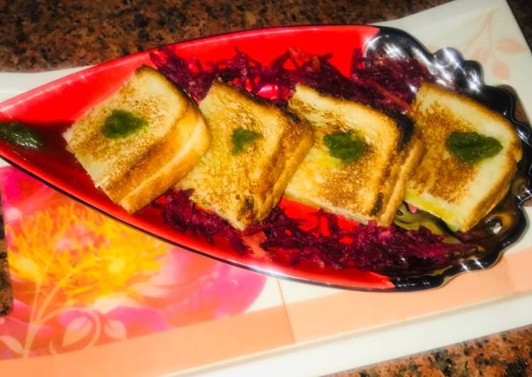 Steps to Prepare Delicious Aalu toast
