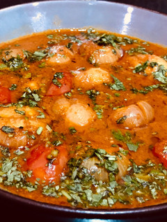 A picture of Baby onions in tomato gravy.