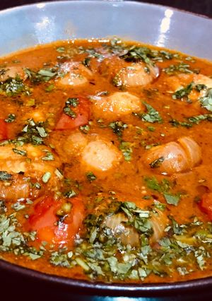A picture of Baby onions in tomato gravy.