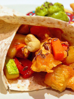 Una foto de Fajitas de Pollo y verduras con miel