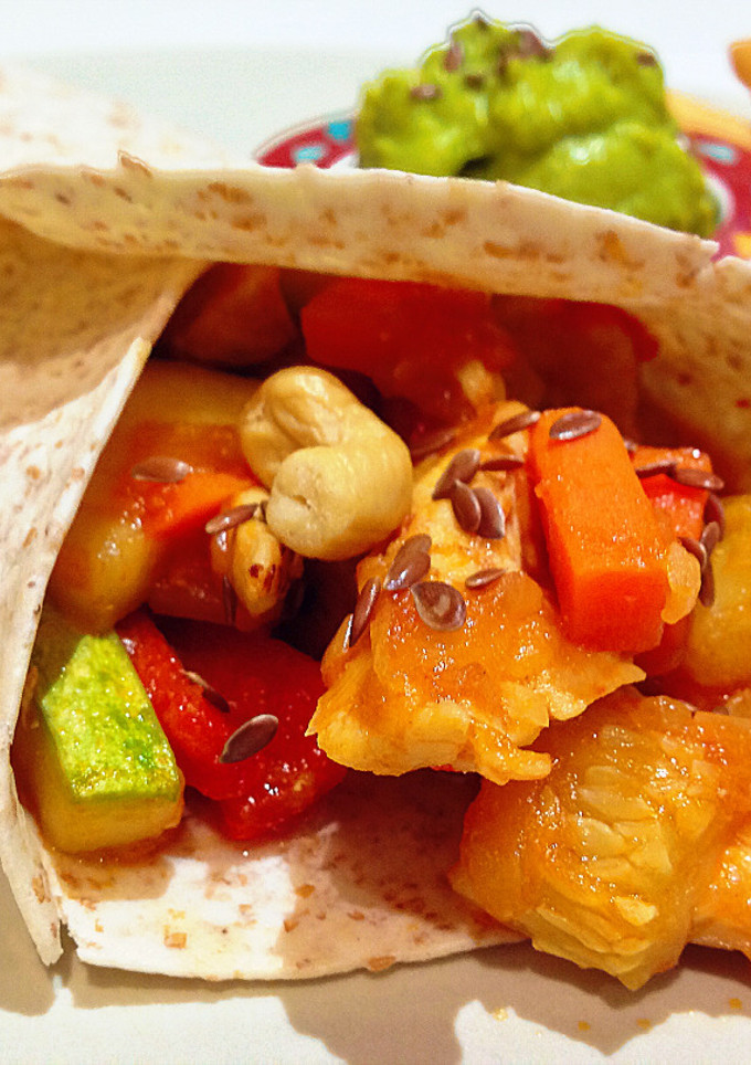 Una foto de Fajitas de Pollo y verduras con miel