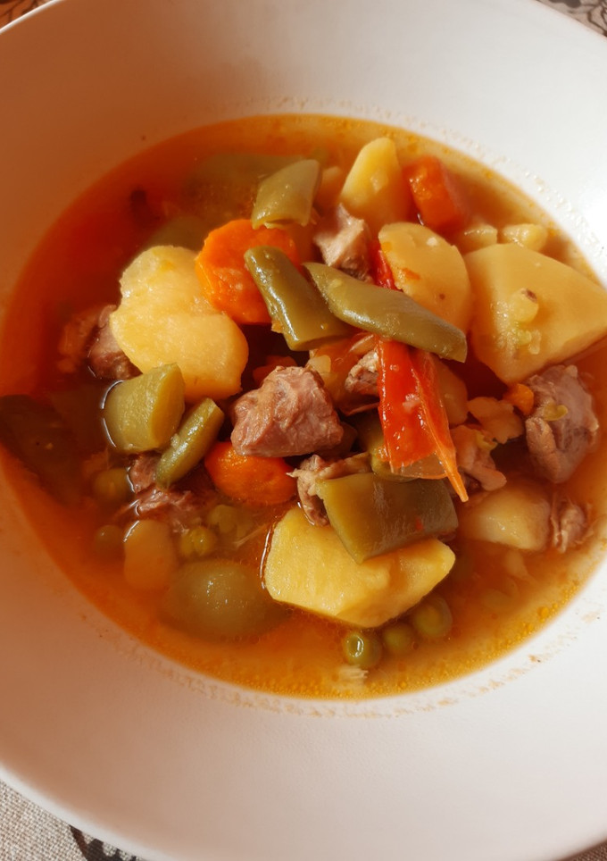 Una foto de Cordero guisado con patatas en olla gm