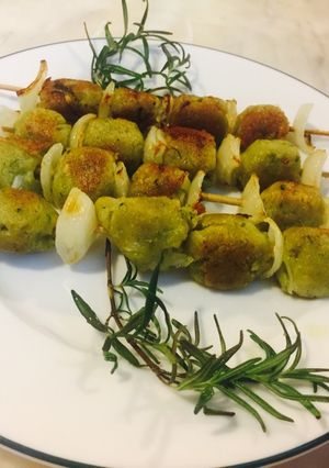 Hình của món Sụn gà viên nướng hương thảo.