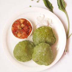Palak poori and Aloo Matar A picture of Palak poori and Aloo Matar.