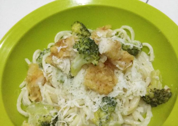 Spaghetti Carbonara with chicken and broccoli magic com anak kos