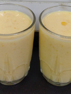 મેંગો લસ્સી (Mango Lassi Recipe In Gujarati) રેસીપી મુખ્ય ફોટો