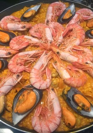 Una foto de La reina de la mesa. Paella de marisco!!!
