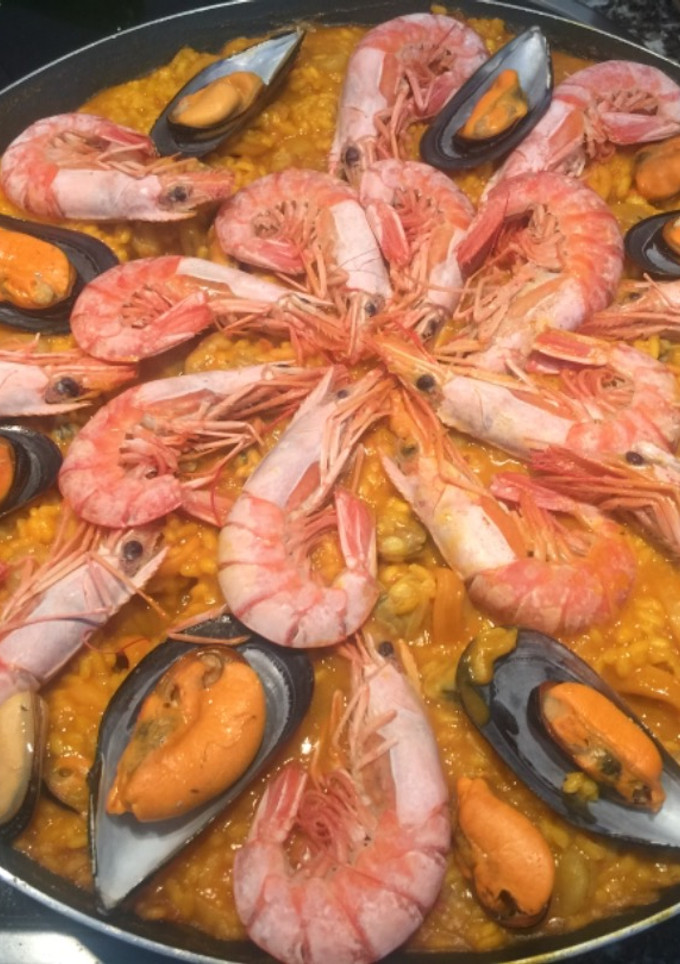 Una foto de La reina de la mesa. Paella de marisco!!!