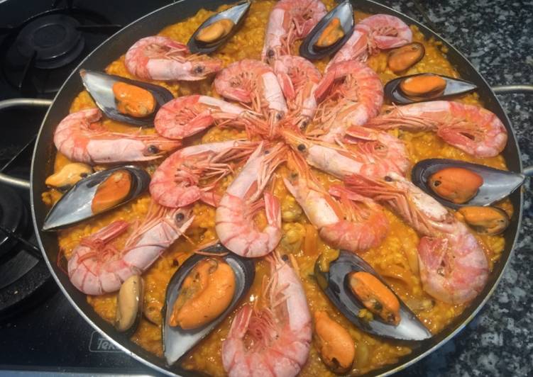 La reina de la mesa. Paella de marisco!!!