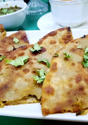 A picture of Palak Methi ka Cheesy paratha.