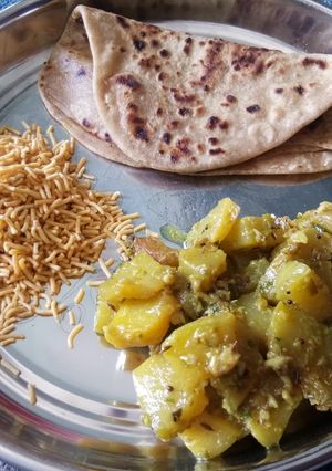 कद्दू की सब्जी (kaddu ki sabzi recipe in Hindi) रेसिपी मुख्य फोटो