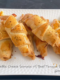 A picture of Mozzarella Cheese Samosa VS Beef Tongue Samosa😊.