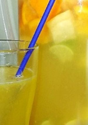 Friss vegyes limonádé mézzel recept fotója