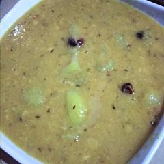A picture of Lauki daal.