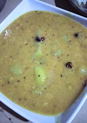 A picture of Lauki daal.