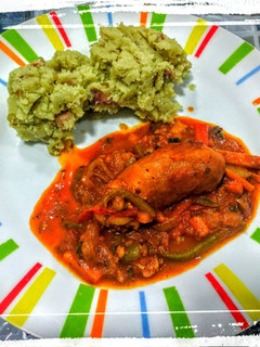 Una foto de Chorizos a la Pomarola con Puré de Batata