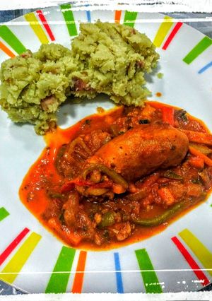 Una foto de Chorizos a la Pomarola con Puré de Batata