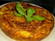 Una foto de condimentos para tortilla de papa