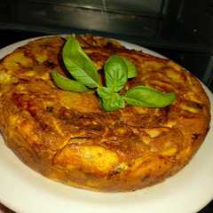 Una foto de Primer Tortilla de Mayo y con lo que había en casa 😋