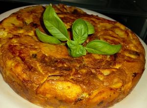 Una foto de Primer Tortilla de Mayo y con lo que había en casa 😋