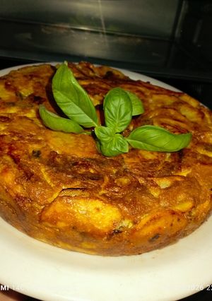 Una foto de Primer Tortilla de Mayo y con lo que había en casa 😋