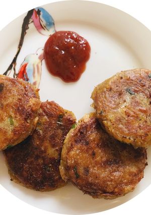A picture of Aloo tikki (with / without egg white).
