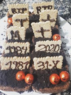 Una foto de Tarta cementerio con brownie
