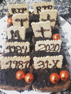 Una foto de Tarta cementerio con brownie