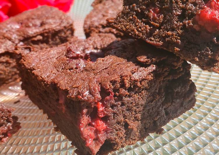 How to Make Perfect Brownies with raspberries