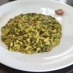 A picture of Palak-dal khichri.