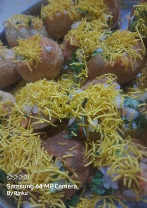 રગડા પૂરી (Ragda Puri Recipe in Gujarati) રેસીપી મુખ્ય ફોટો