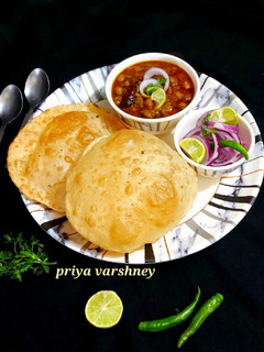 छोले भटूरे (chole bhature recipe in Hindi) रेसिपी मुख्य फोटो
