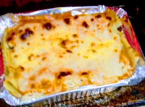 Una foto de Lasagna de pollo y maizitos